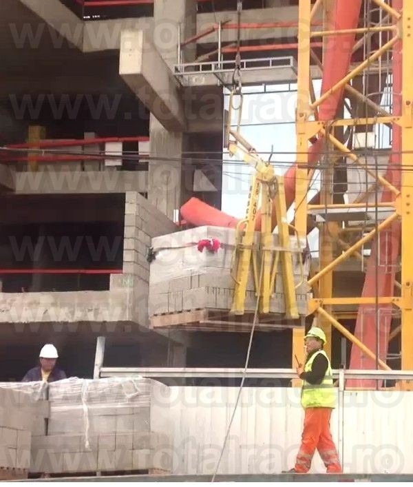 Furca MBA deschidere reglabila in V cu manivela, lame 1200mm